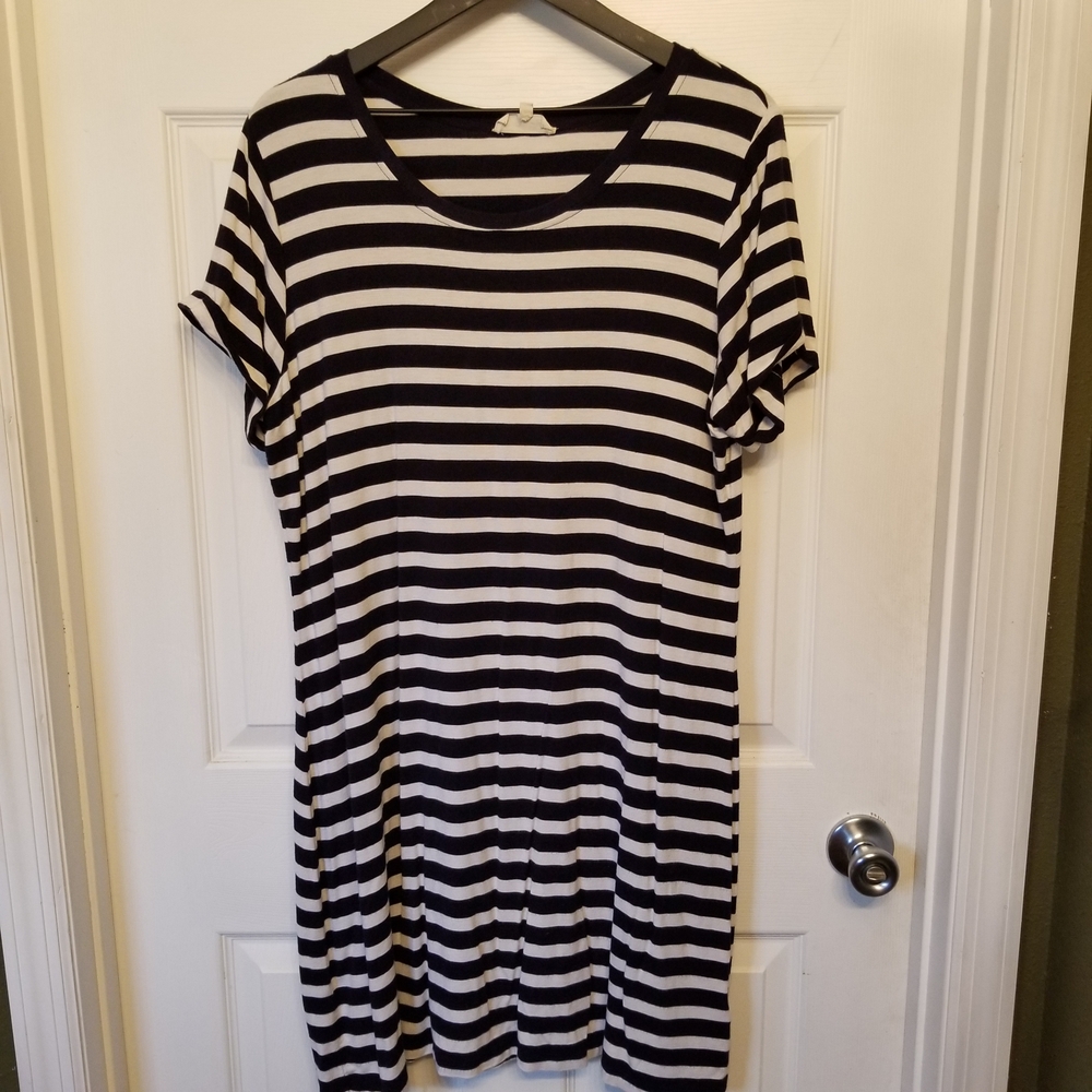 Black and White Striped Women's Dress - Casual Tee Dress